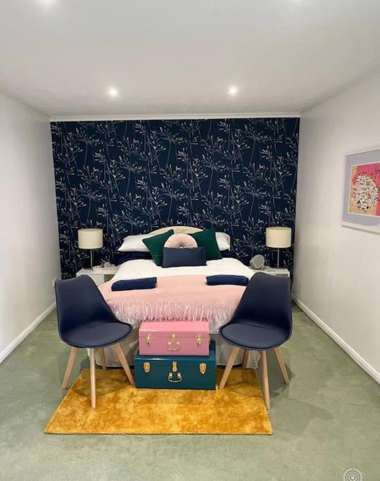 Centre Of Town House 3 Bedrooms Sleeps 5 And Infant Free Onsite Parking 2 Cars 킹스린 외부 사진